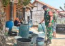 TNI dan Komunitas Eltrek Salurkan 4.000 Liter Air Bersih ke Warga Sukokidul