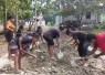 Mama-mama Kampung Yamboi berjibaku sukseskan TMMD ke-130 Kodim 1808/Mansel, Minggu (18/10)