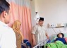 Presiden Prabowo Subianto langsung menjenguk korban kecelakaan tabrakan kereta api yang dirawat di RSUD dr. Chasbullah Abdulmadjid, Kota Bekasi