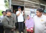 Menteri Dalam Negeri (Mendagri) Muhammad Tito Karnavian bersama Menteri Perumahan dan Kawasan Permukiman (PKP) Maruarar Sirait meninjau persiapan pelaksanaan program Bantuan Stimulan Perumahan Swadaya (BSPS) di Kelurahan Teritip, Kota Balikpapan, Kalimantan Timur (Kaltim)