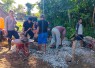 Babinsa Koramil 0801/05 Nawangan Gotong Royong Perbaikan Jalan