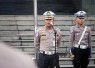 Kombes Pol Aries Syahbudin saat memberikan arahan kepada jajaran Korlantas Polri dalam apel pagi di Lapangan NTMC Korlantas, Senin (25/5/2026)