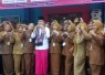Bupati Jember, Muhammad Fawait atau Gus Fawait (tengah) foto bersama 