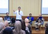 Menteri Ketenagakerjaan (Menaker), Yassierli, saat meninjau dan memberikan arahan kepada pegawai Balai K3 Bandung di Bandung, Jumat (7/8/2026).