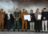  Penyerahan nota kesepakatan bersama Forkopimda Karanganyar dalam sosialisasi persiapan Pilkades Serentak Gelombang II 2027, di Pendopo Rumah Dinas Bupati Karanganyar, Senin (10/8/2026)