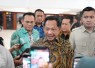 Menteri Dalam Negeri (Mendagri) Muhammad Tito Karnavian memberikan keterangan kepada wartawan usai mengikuti Rapat Koordinasi Membahas Status PPPK dan PPPK Paruh Waktu Lintas Profesi di Kompleks Parlemen Senayan, Jakarta, Kamis (17/9/2026).